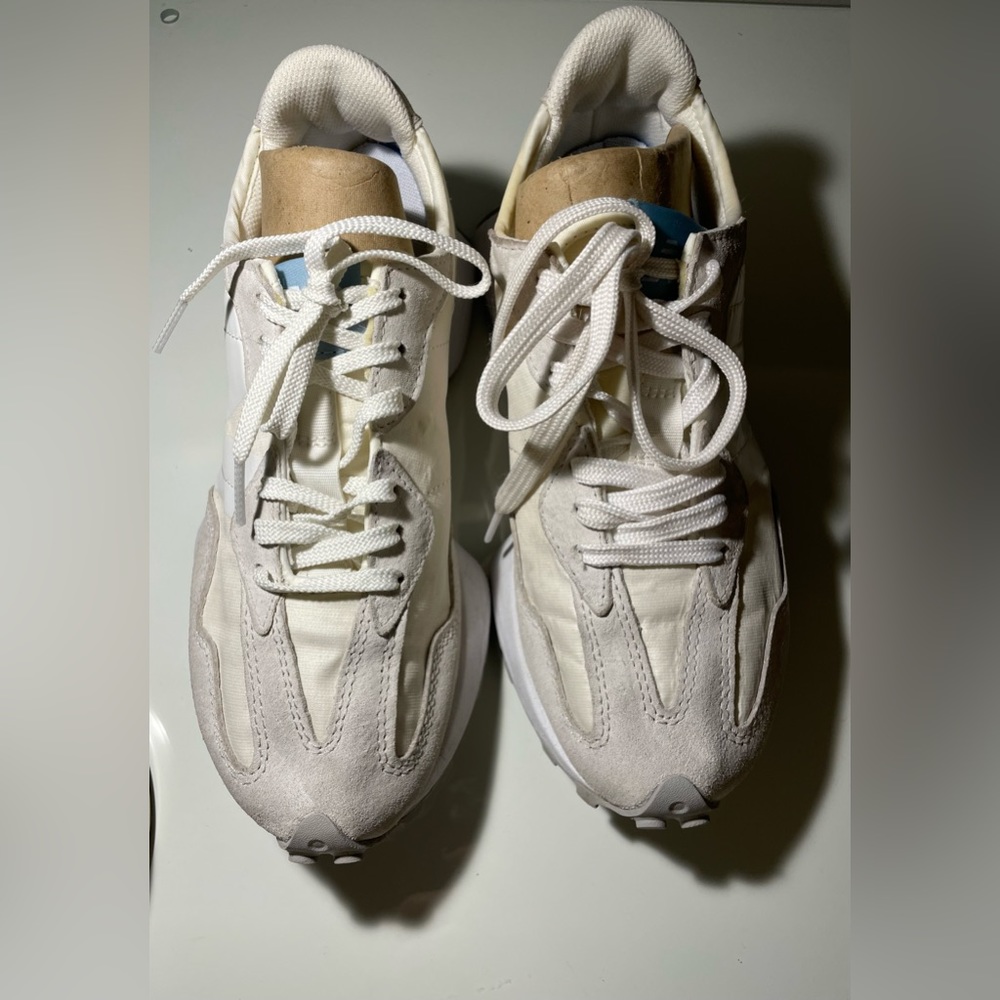 Women’s New Balance 327 beige/grey Sneakers